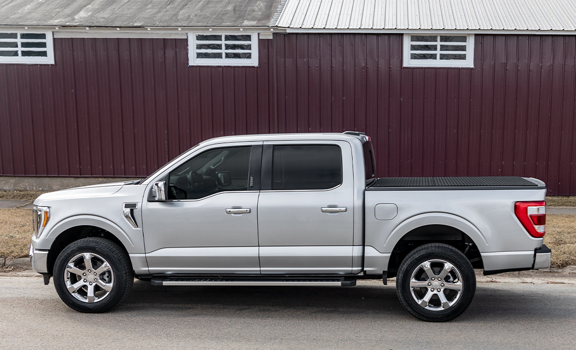 LOMAX Folding Tonneau Cover 3