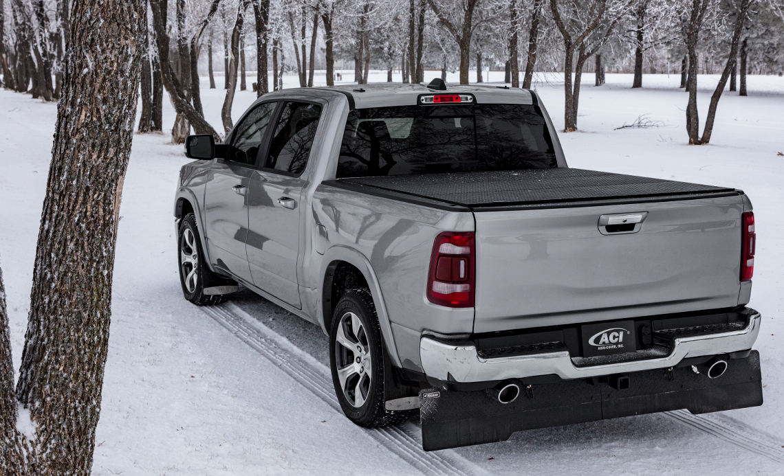 LOMAX Folding Tonneau Cover 4